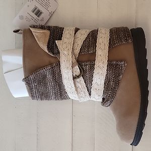 Muk Luks belted boots size 8 NEW